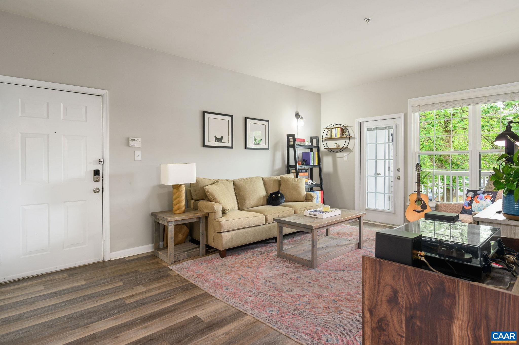 270 RIVERBEND DR 2E