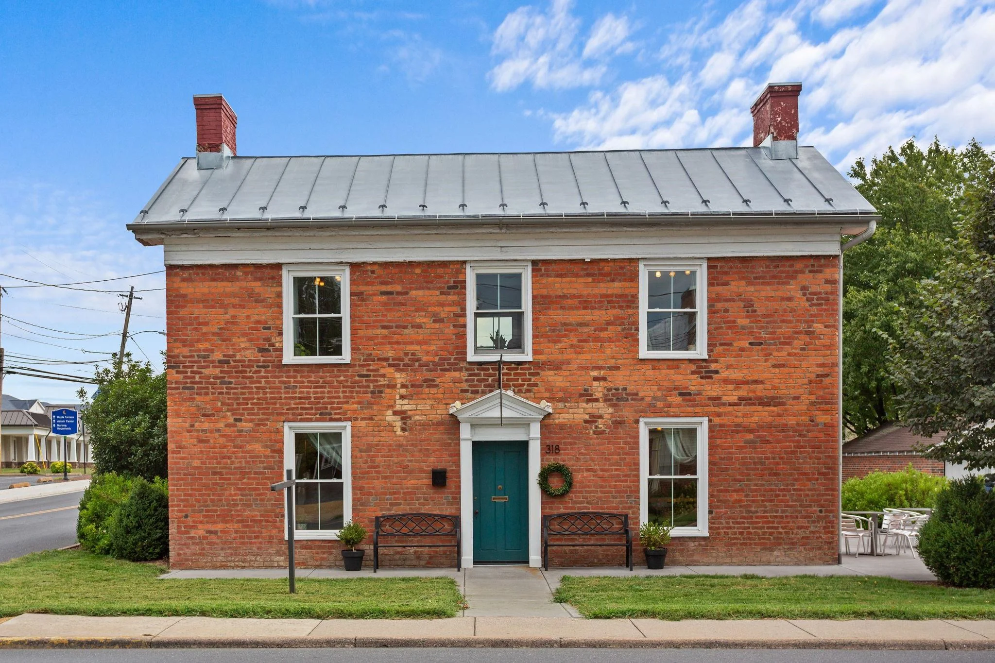 318 Main St N