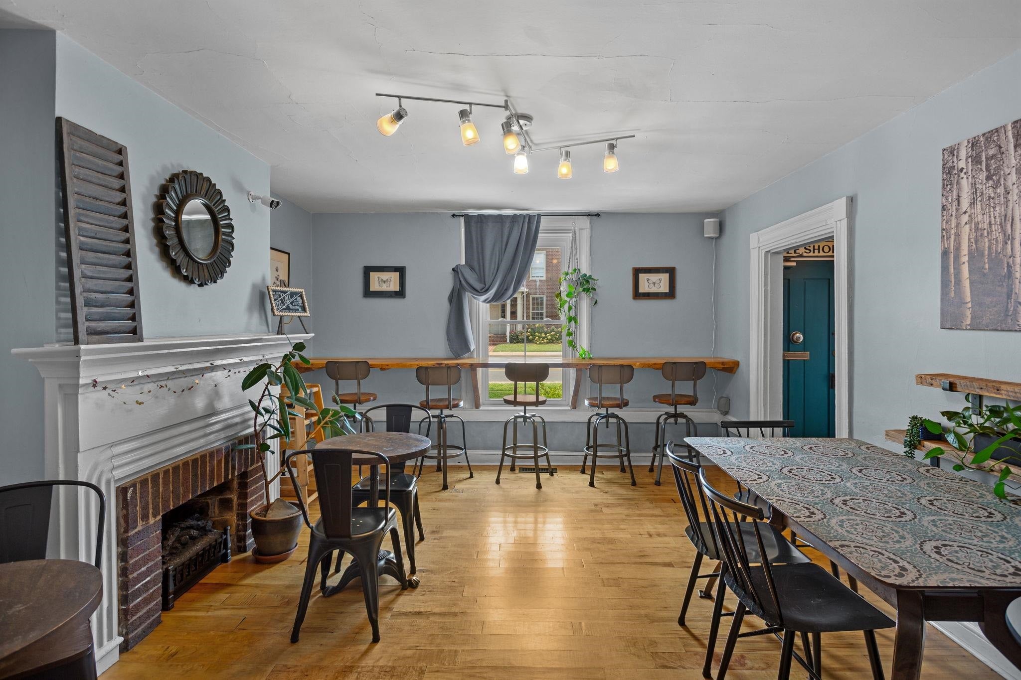 318 MAIN ST N