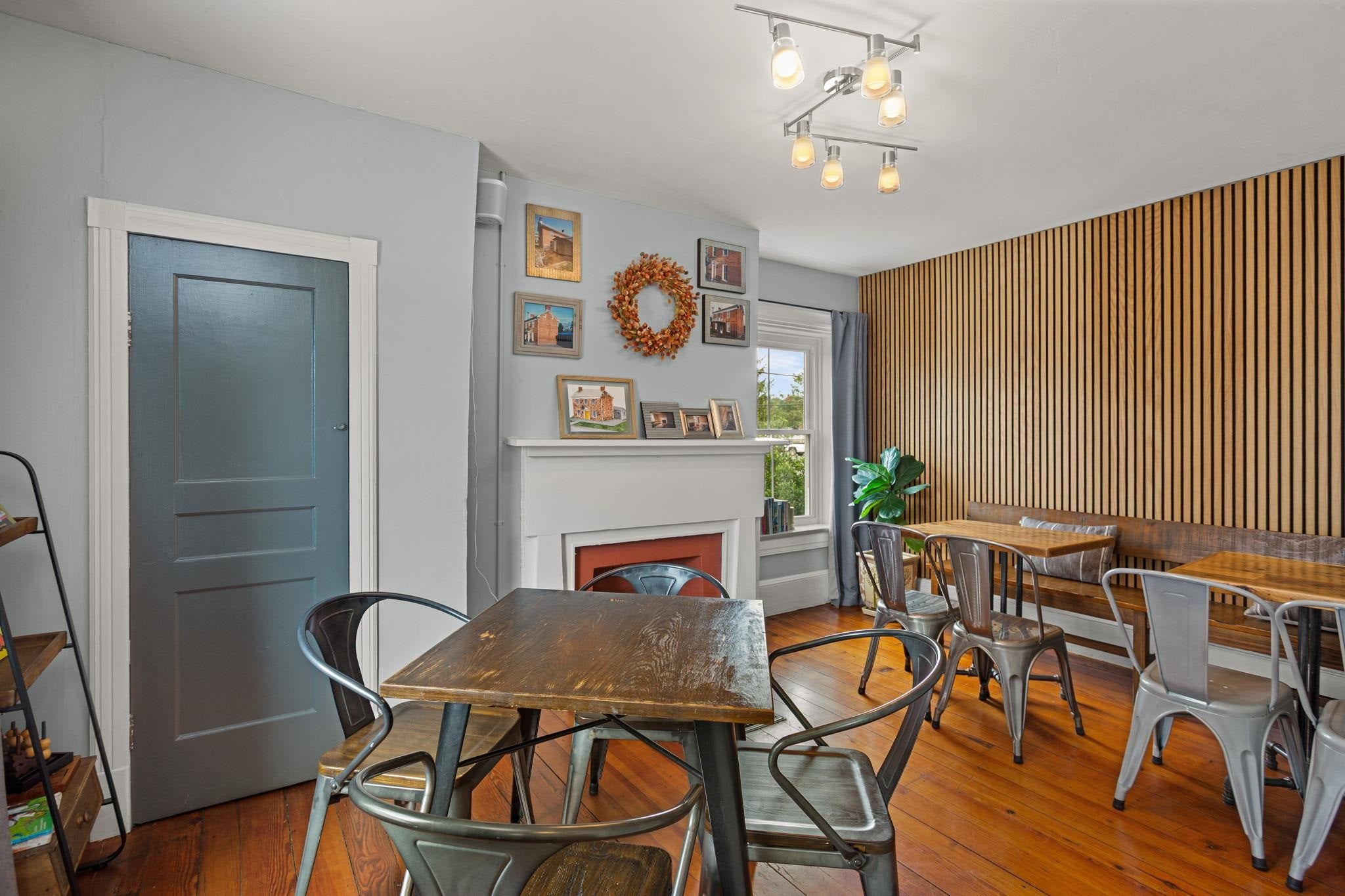 318 MAIN ST N