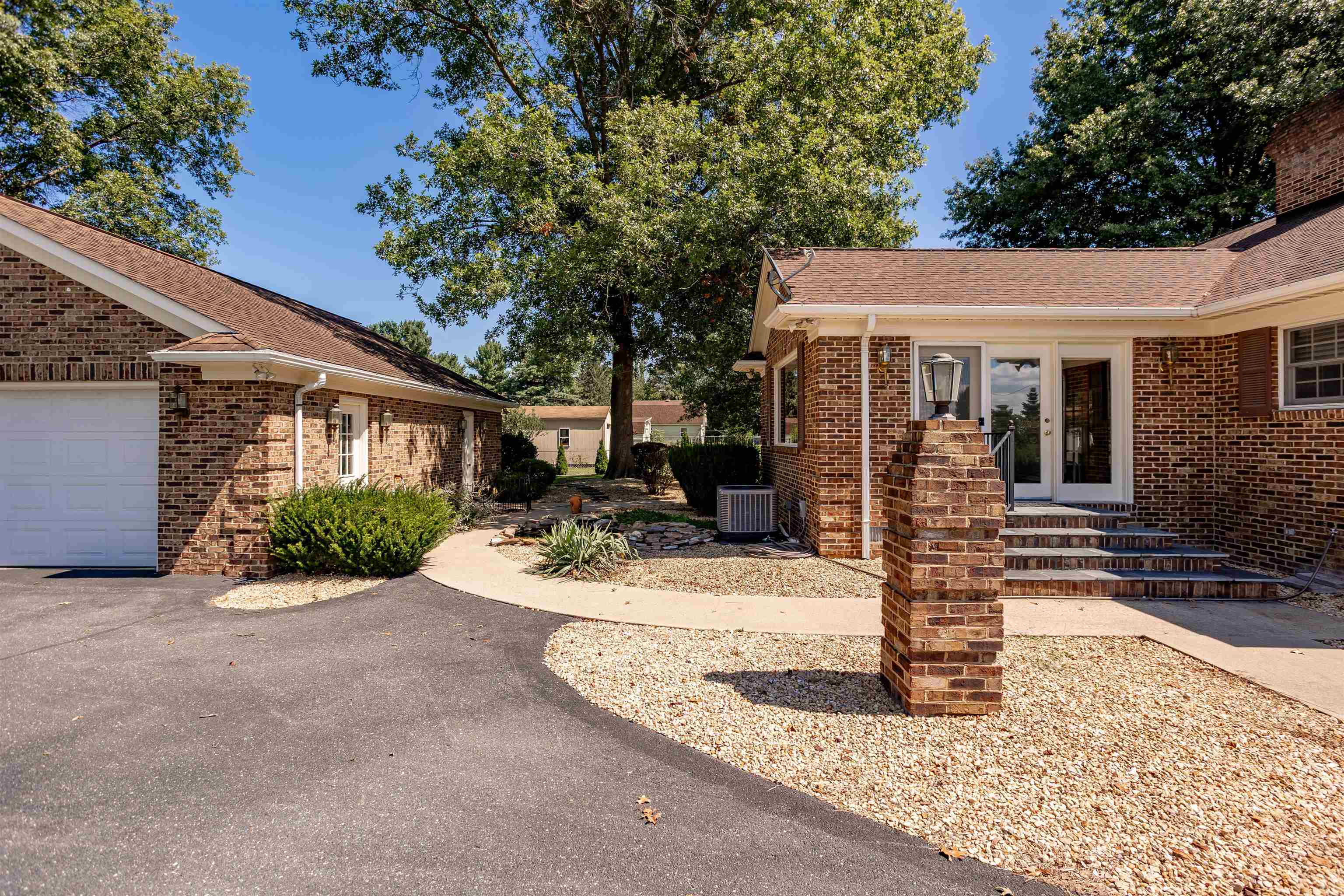 4828 LAWYER RD
