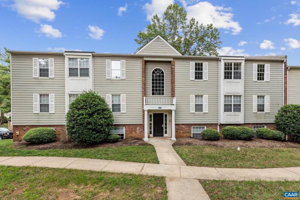 Photo of 1358 Villa Way #F, Charlottesville, VA 22903 (MLS # 681765)