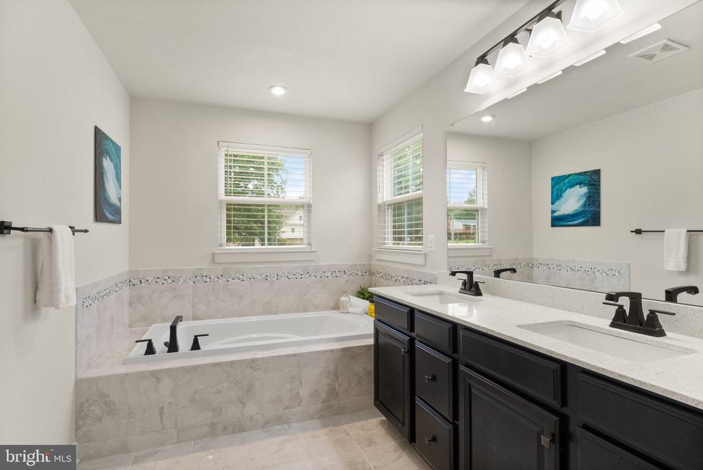 Warrenton, Virginia, United States, 7 Bedrooms Bedrooms, ,5 BathroomsBathrooms,Residential,Active,213406