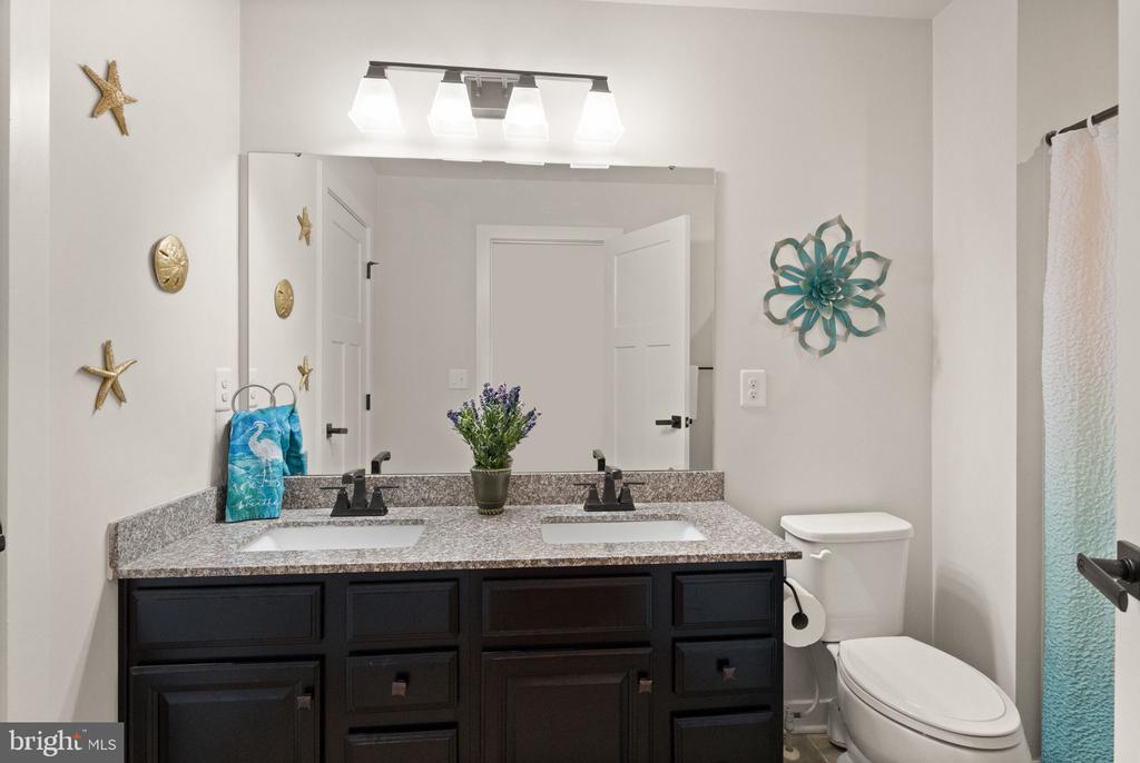 Warrenton, Virginia, United States, 7 Bedrooms Bedrooms, ,5 BathroomsBathrooms,Residential,Active,213406