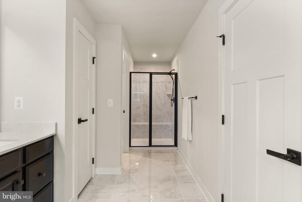 Warrenton, Virginia, United States, 7 Bedrooms Bedrooms, ,5 BathroomsBathrooms,Residential,Active,213406