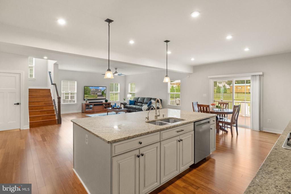 Warrenton, Virginia, United States, 7 Bedrooms Bedrooms, ,5 BathroomsBathrooms,Residential,Active,213406