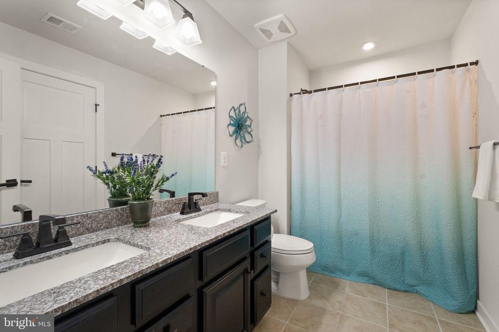 Warrenton, Virginia, United States, 7 Bedrooms Bedrooms, ,5 BathroomsBathrooms,Residential,Active,213406