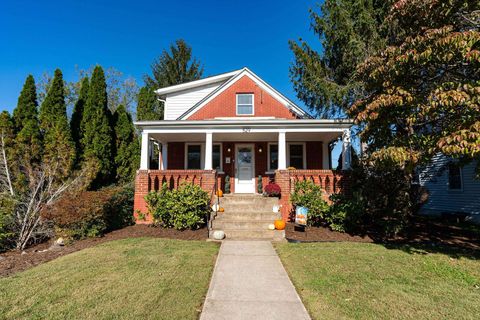 Photo of 529 Linden Ave S, Waynesboro, VA 22980 (MLS # 669962)