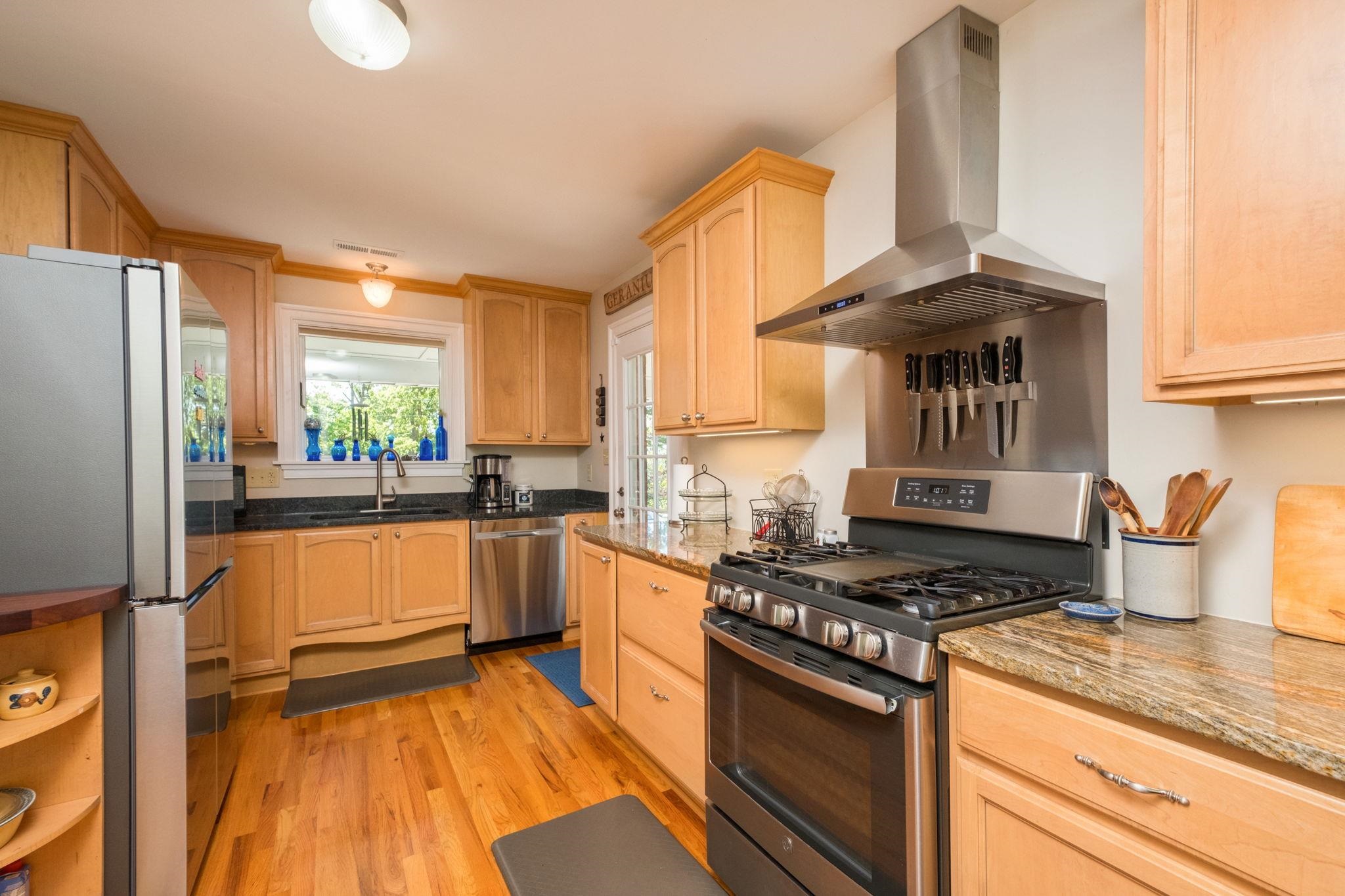 446 MOUNTAIN VIEW DR
