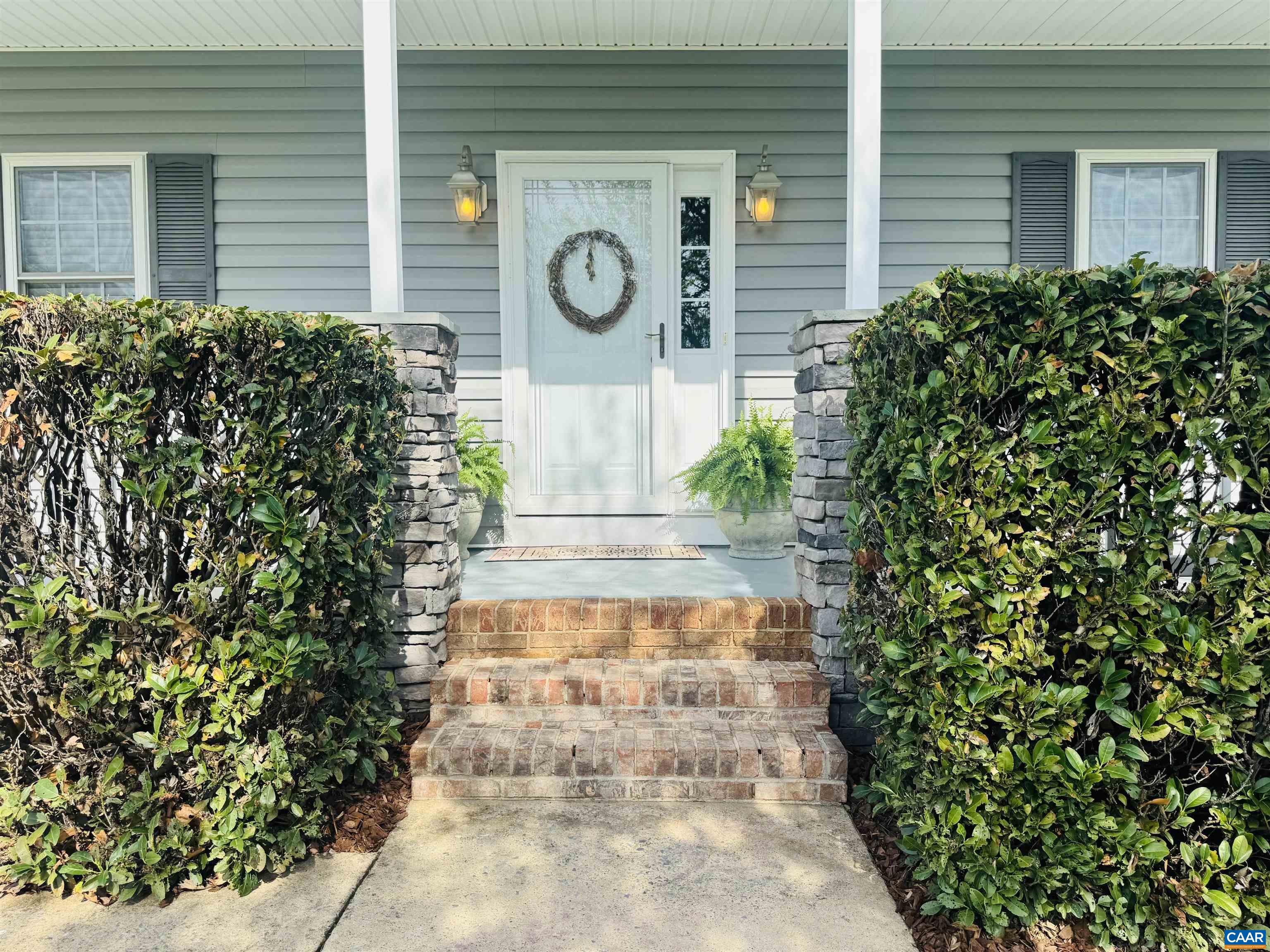 18 FOREST VIEW LN
