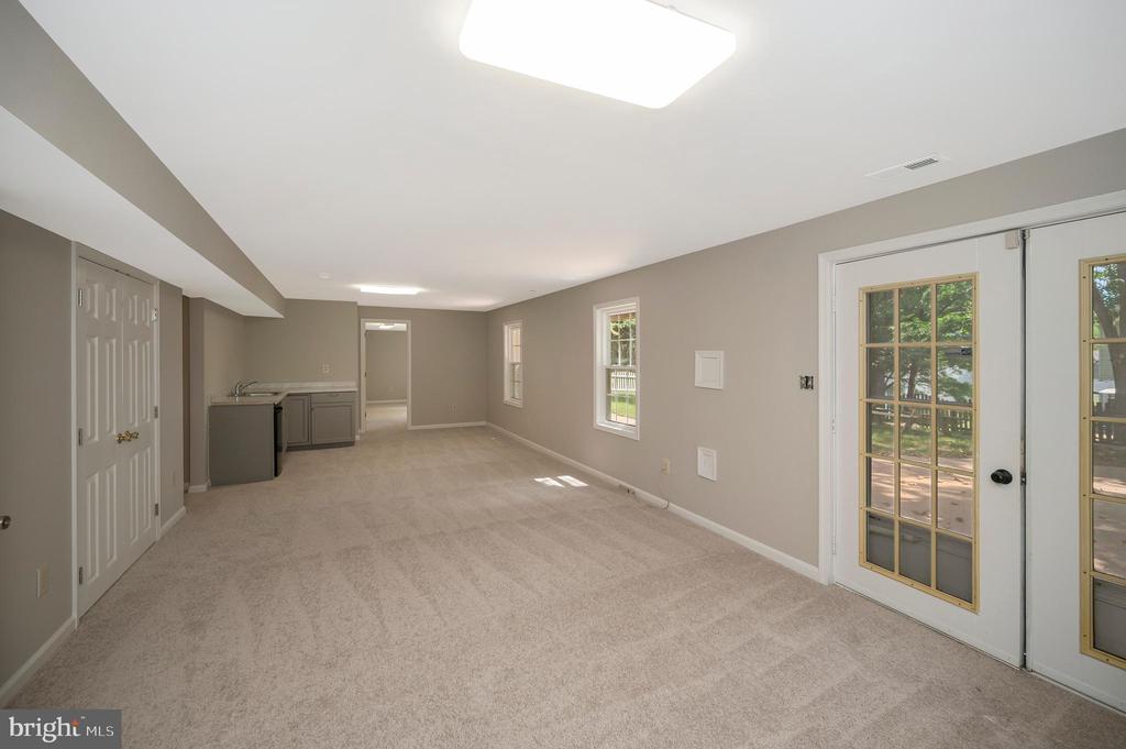 Fredericksburg, Virginia 22408, United States, 5 Bedrooms Bedrooms, ,4 BathroomsBathrooms,Residential,Pending,200599