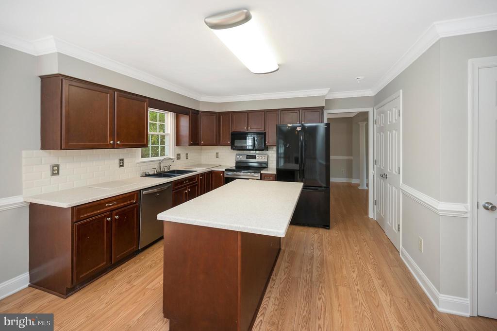 Fredericksburg, Virginia 22408, United States, 5 Bedrooms Bedrooms, ,4 BathroomsBathrooms,Residential,Pending,200599