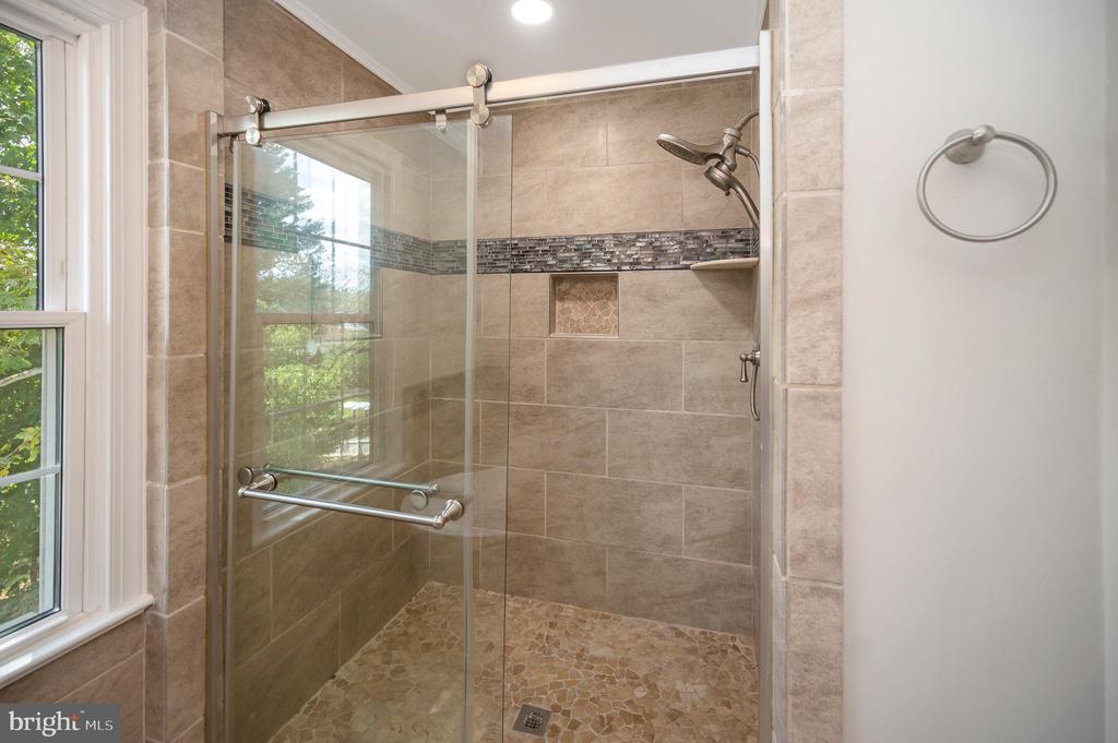 Fredericksburg, Virginia 22408, United States, 5 Bedrooms Bedrooms, ,4 BathroomsBathrooms,Residential,Pending,200599