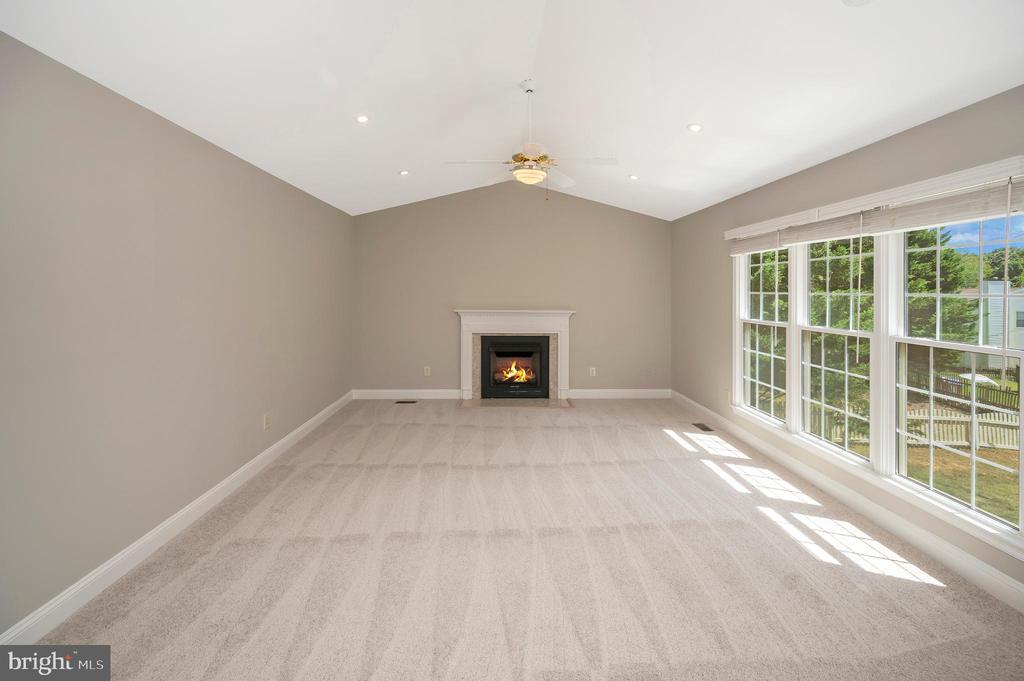 Fredericksburg, Virginia 22408, United States, 5 Bedrooms Bedrooms, ,4 BathroomsBathrooms,Residential,Pending,200599