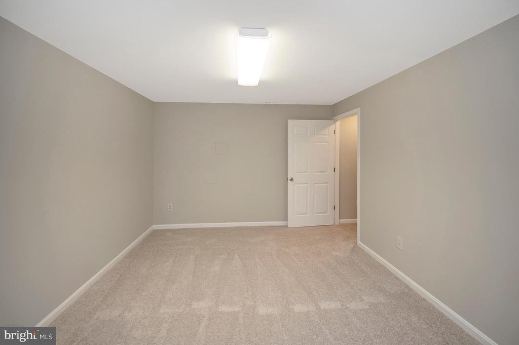 Fredericksburg, Virginia 22408, United States, 5 Bedrooms Bedrooms, ,4 BathroomsBathrooms,Residential,Pending,200599