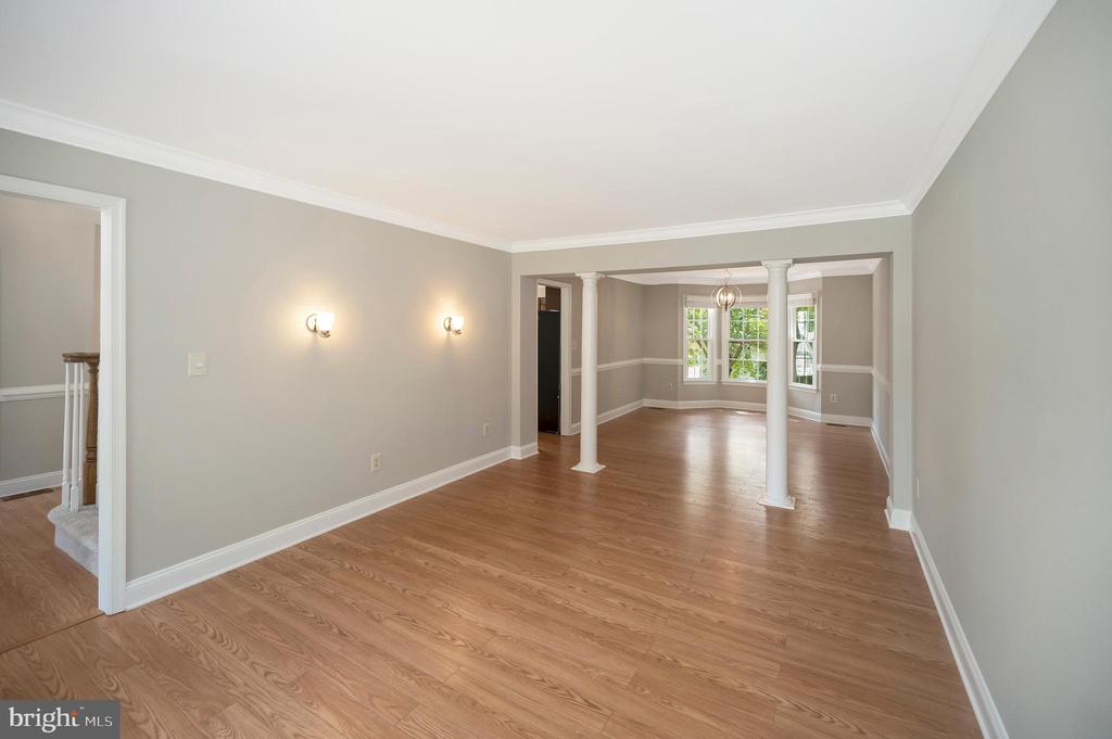 Fredericksburg, Virginia 22408, United States, 5 Bedrooms Bedrooms, ,4 BathroomsBathrooms,Residential,Pending,200599