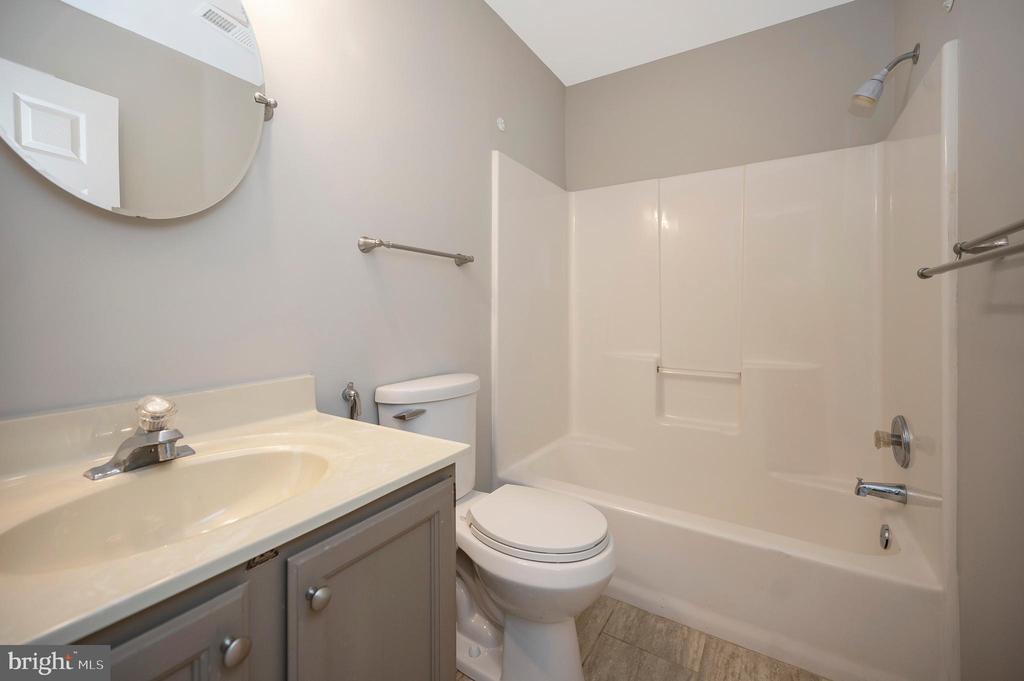 Fredericksburg, Virginia 22408, United States, 5 Bedrooms Bedrooms, ,4 BathroomsBathrooms,Residential,Pending,200599