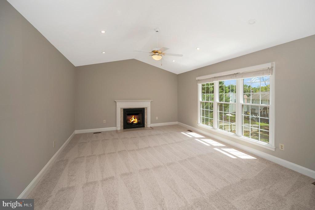 Fredericksburg, Virginia 22408, United States, 5 Bedrooms Bedrooms, ,4 BathroomsBathrooms,Residential,Pending,200599