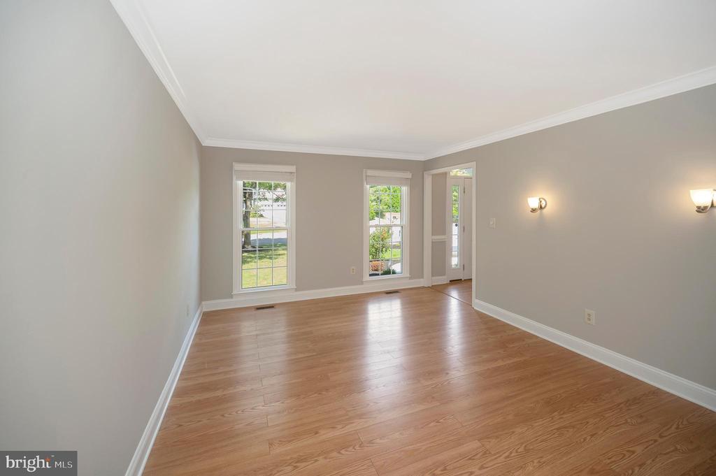 Fredericksburg, Virginia 22408, United States, 5 Bedrooms Bedrooms, ,4 BathroomsBathrooms,Residential,Pending,200599