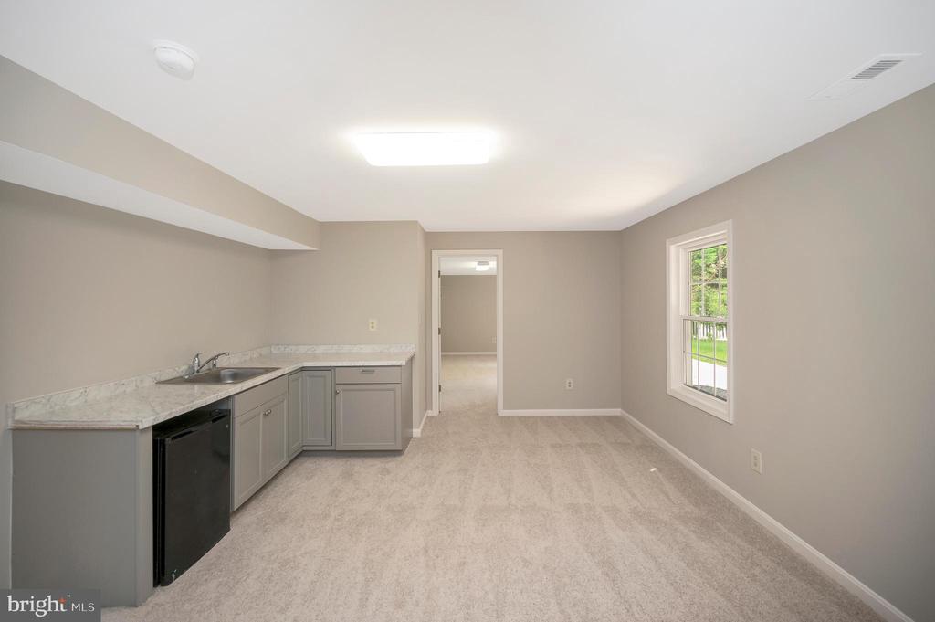 Fredericksburg, Virginia 22408, United States, 5 Bedrooms Bedrooms, ,4 BathroomsBathrooms,Residential,Pending,200599