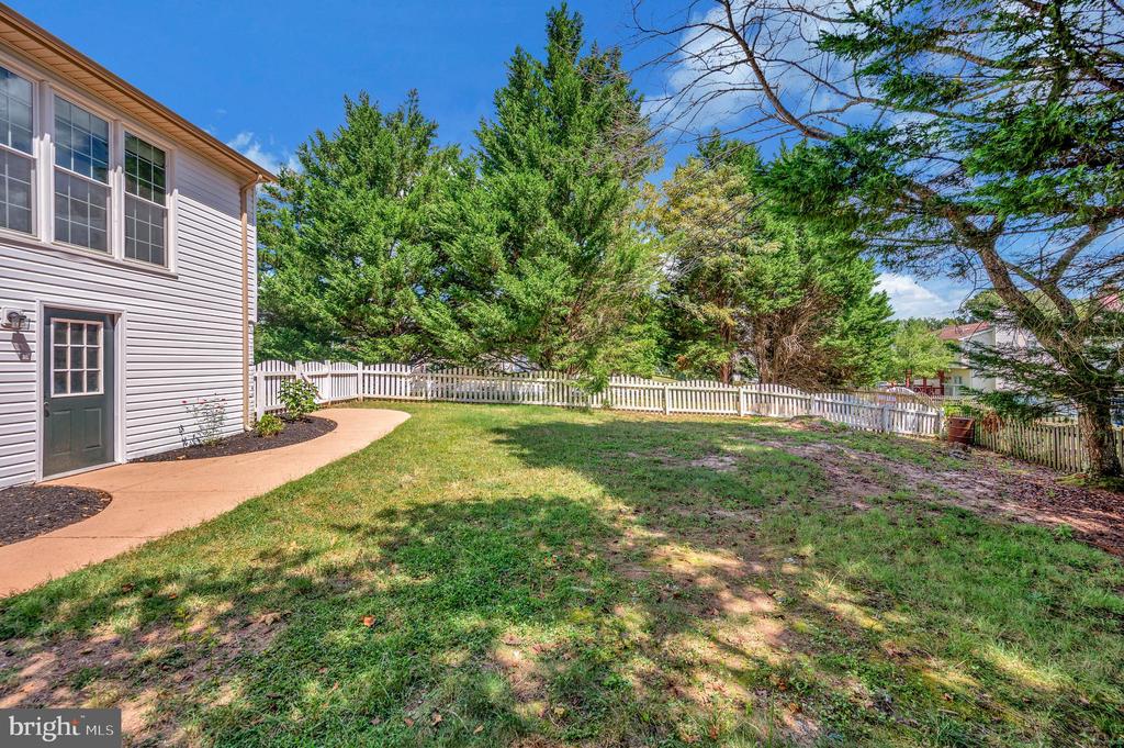 Fredericksburg, Virginia 22408, United States, 5 Bedrooms Bedrooms, ,4 BathroomsBathrooms,Residential,Pending,200599