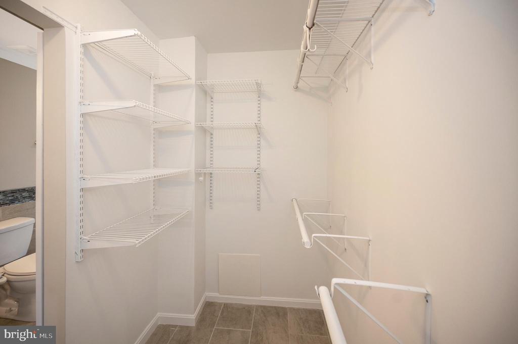 Fredericksburg, Virginia 22408, United States, 5 Bedrooms Bedrooms, ,4 BathroomsBathrooms,Residential,Pending,200599