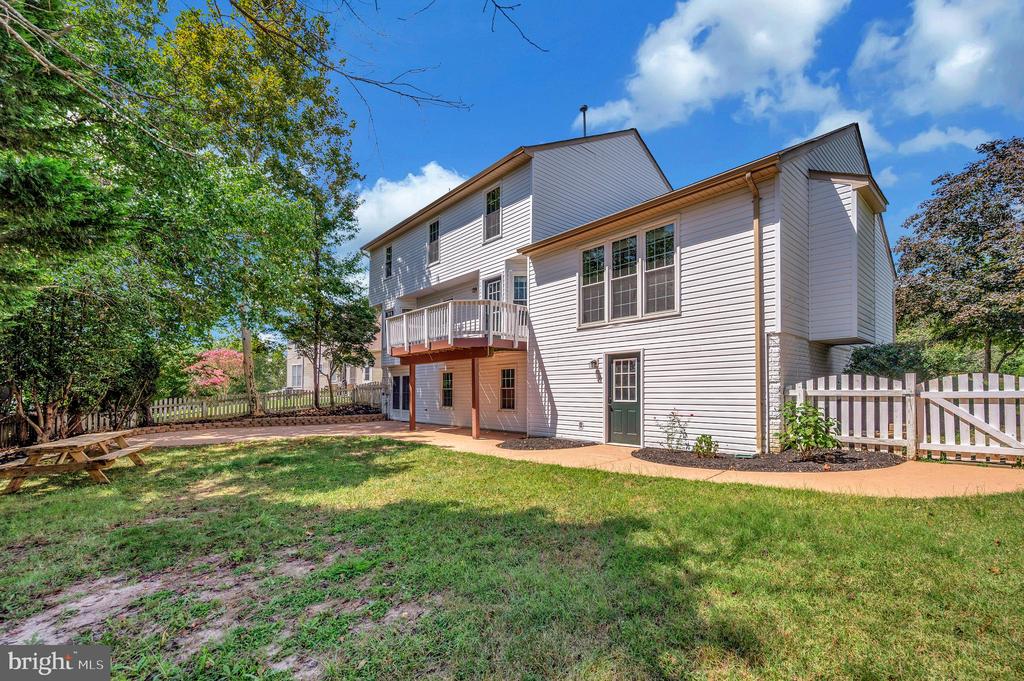 Fredericksburg, Virginia 22408, United States, 5 Bedrooms Bedrooms, ,4 BathroomsBathrooms,Residential,Pending,200599