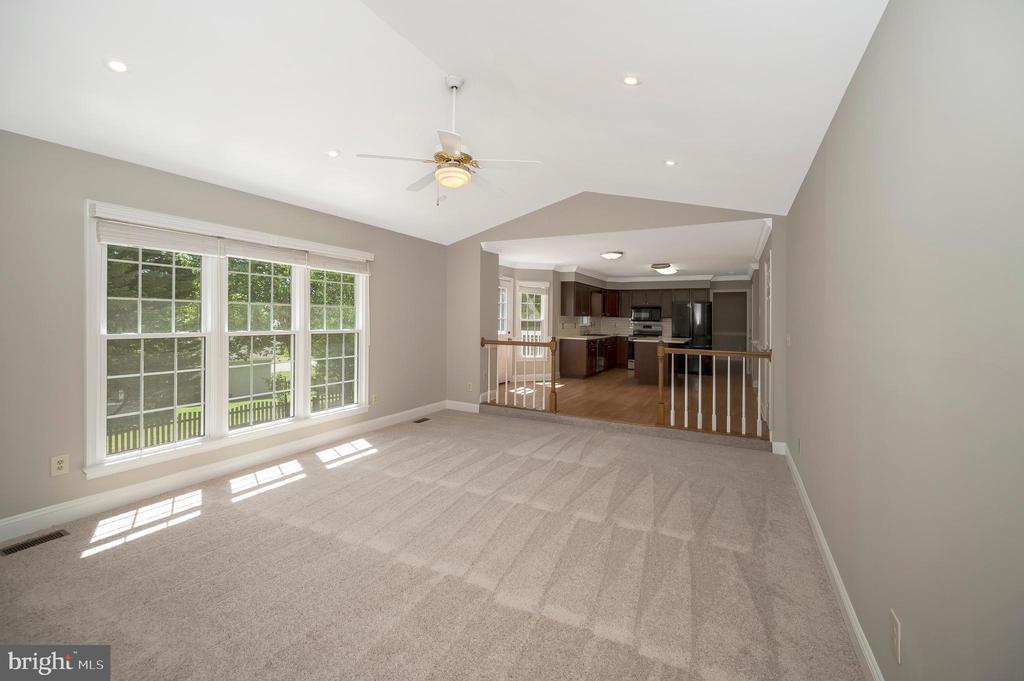 Fredericksburg, Virginia 22408, United States, 5 Bedrooms Bedrooms, ,4 BathroomsBathrooms,Residential,Pending,200599