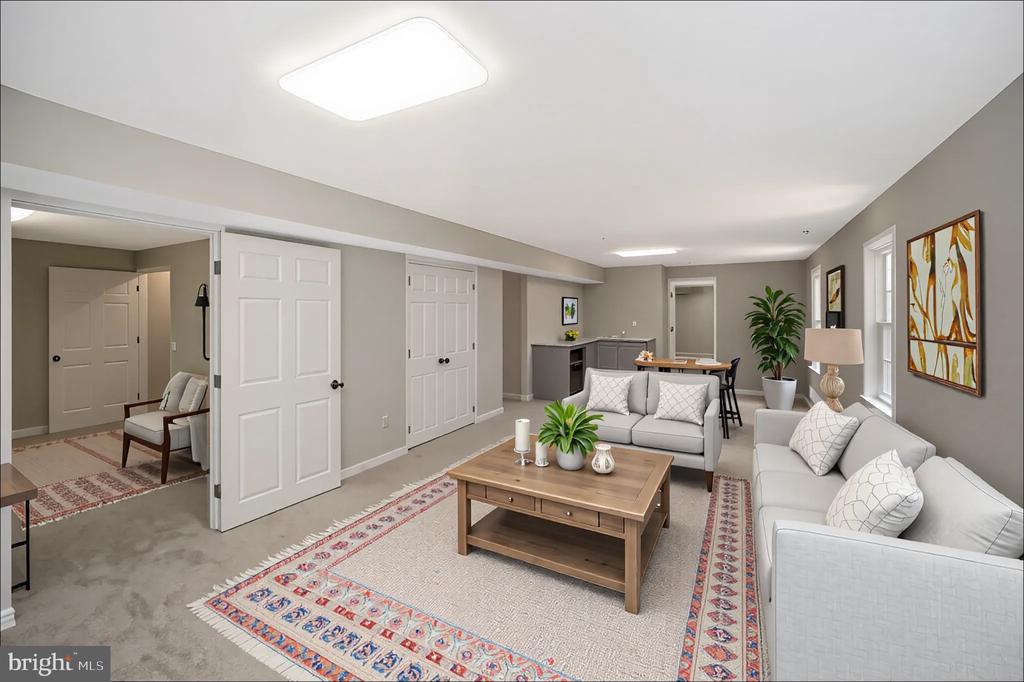 Fredericksburg, Virginia 22408, United States, 5 Bedrooms Bedrooms, ,4 BathroomsBathrooms,Residential,Pending,200599