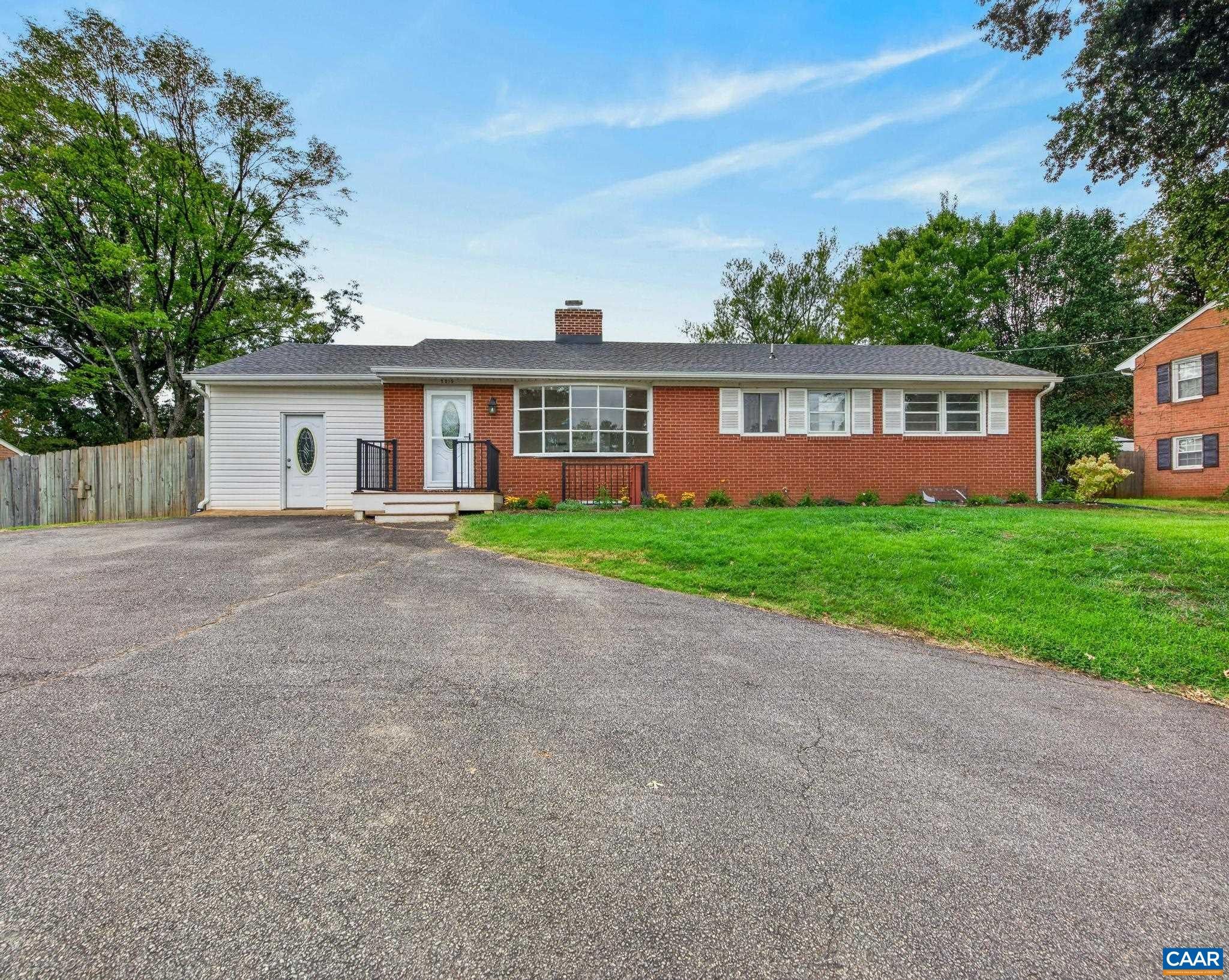 2219 GREENBRIER DR