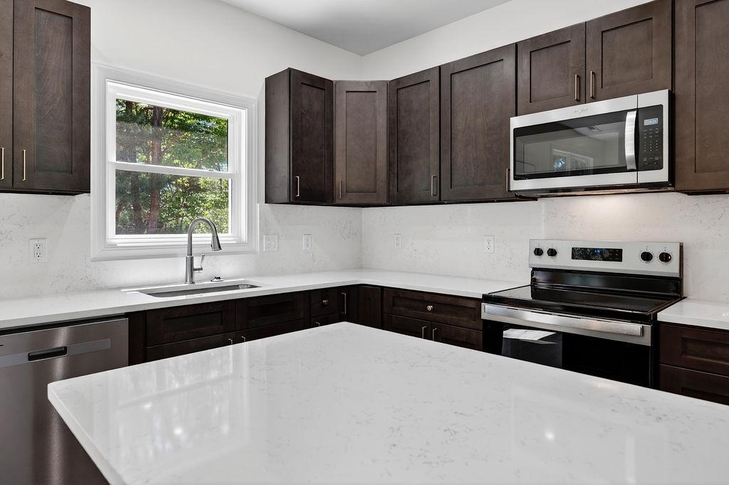 88 UPLAND CT