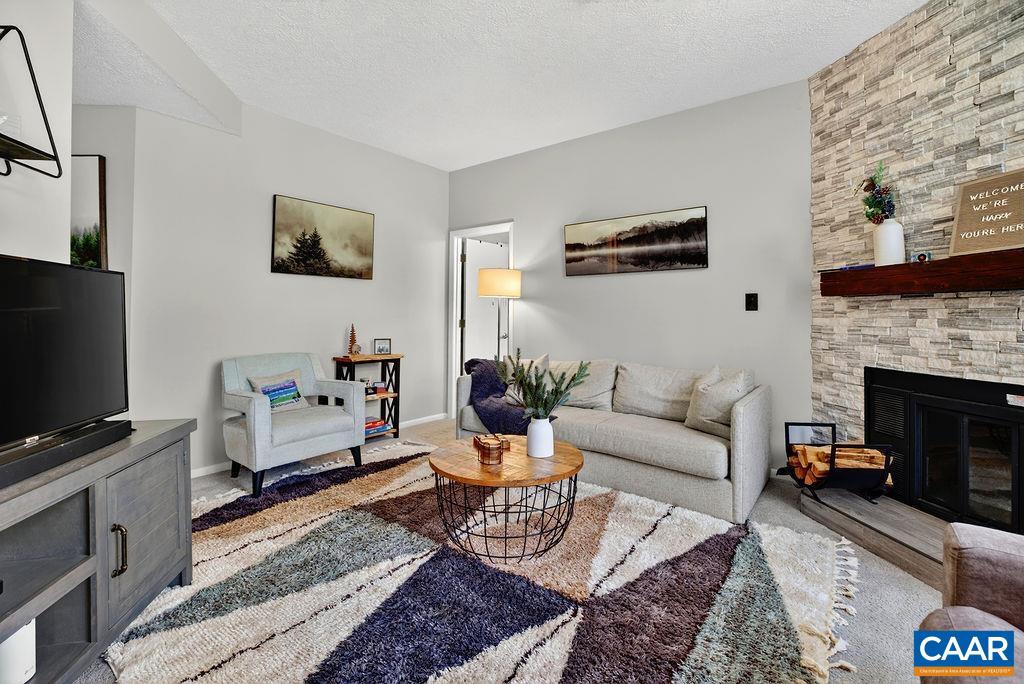 762 LAURELWOOD CONDOS