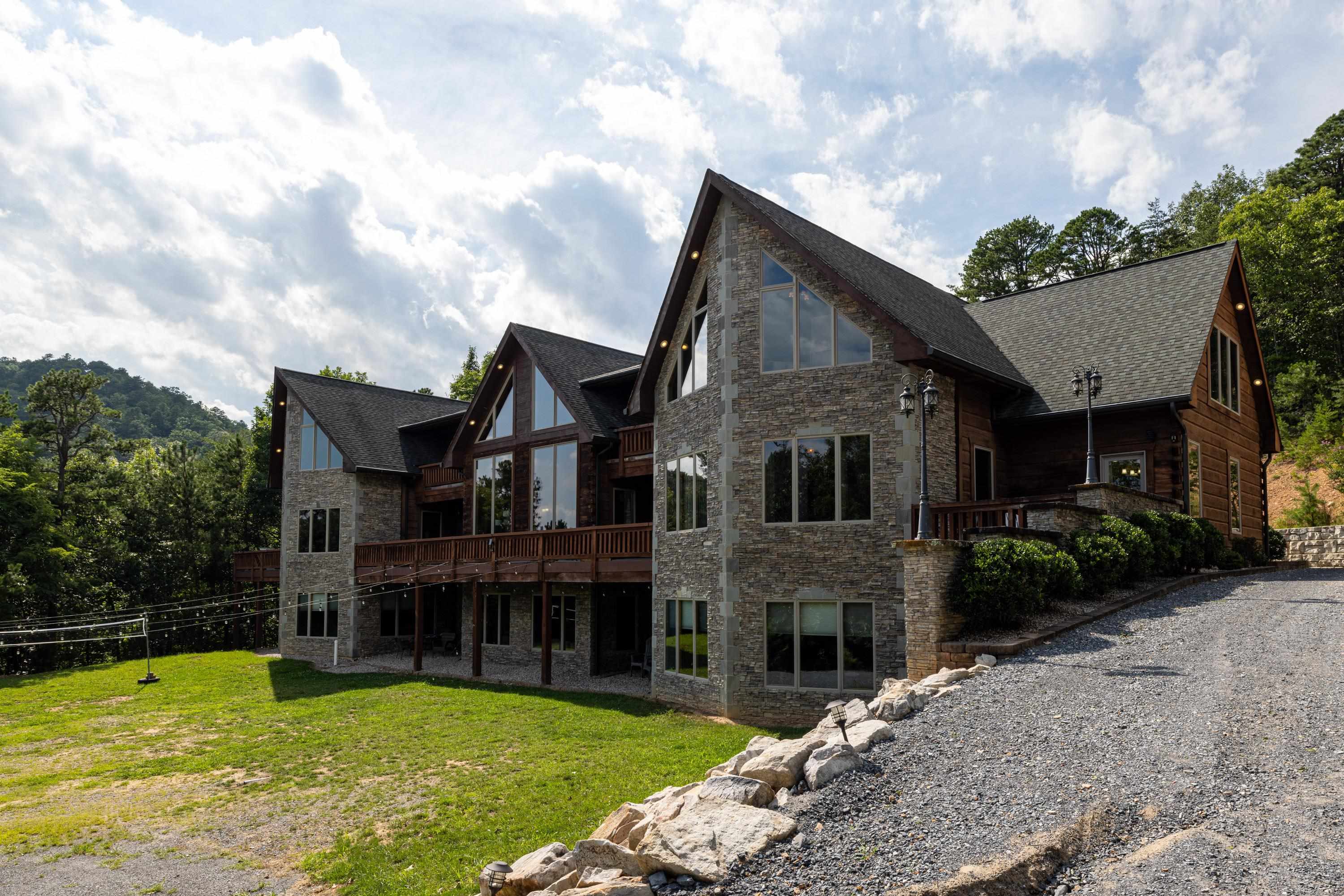3012 MASSANUTTEN DR
