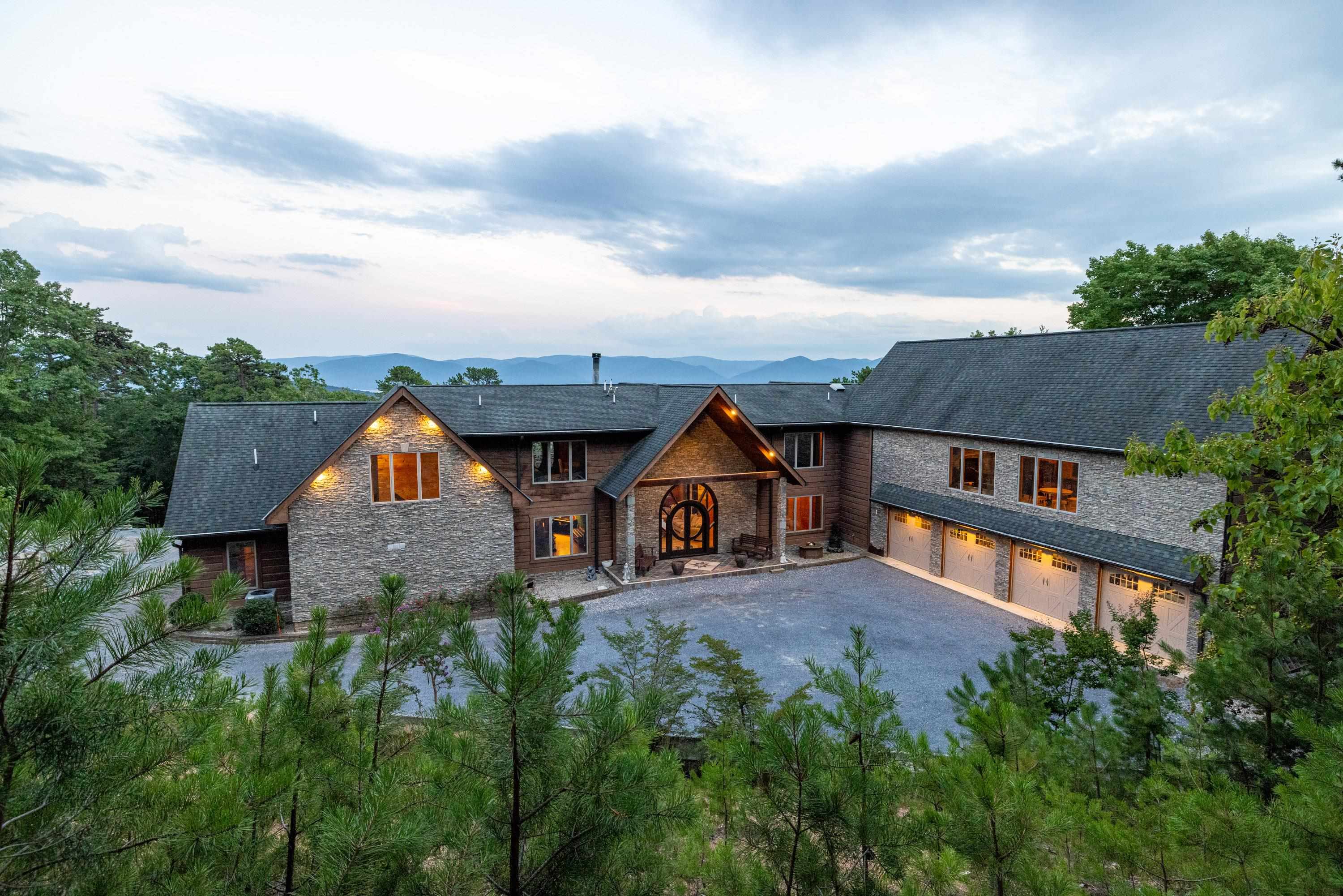3012 MASSANUTTEN DR
