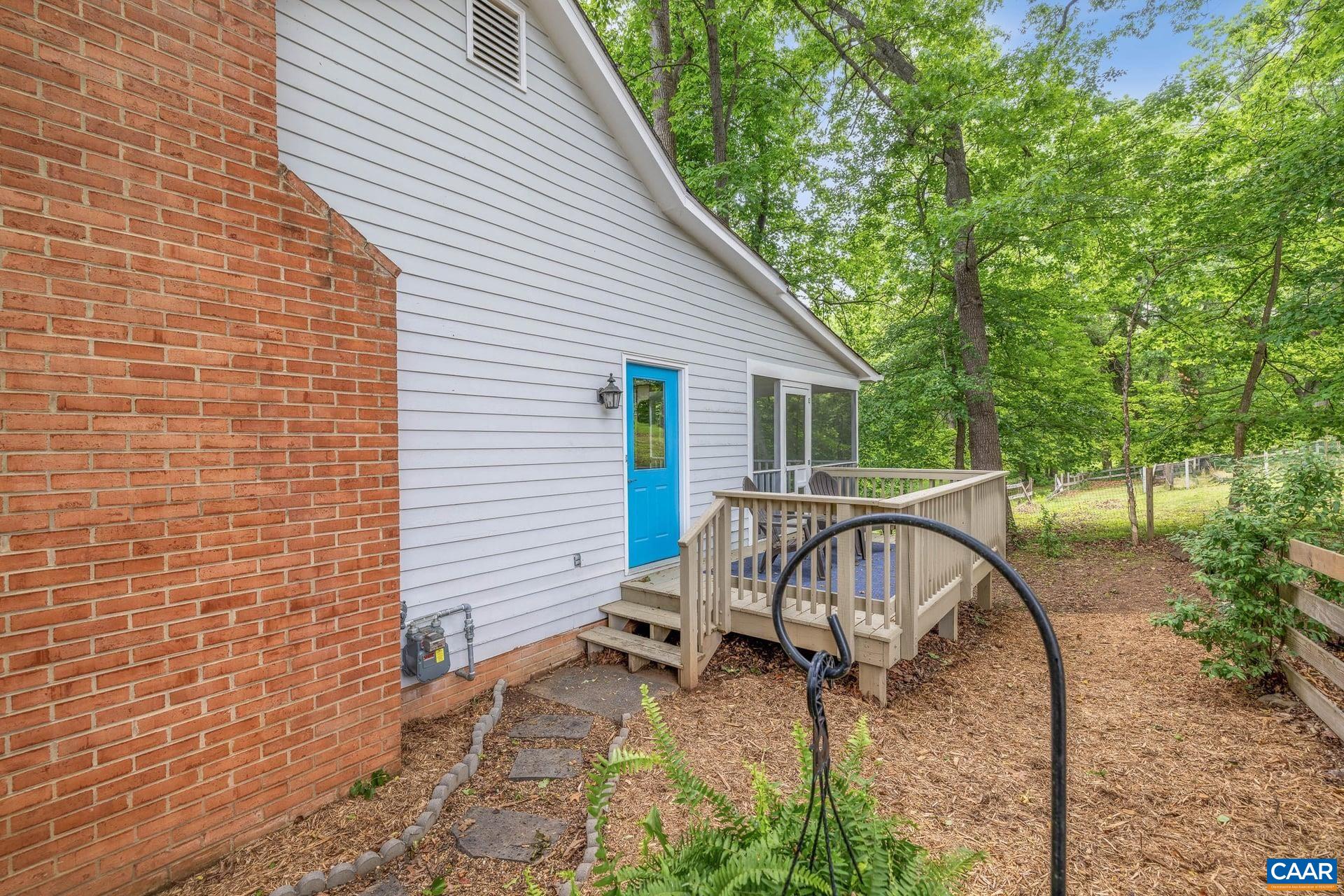 1092 TOWNE LN
