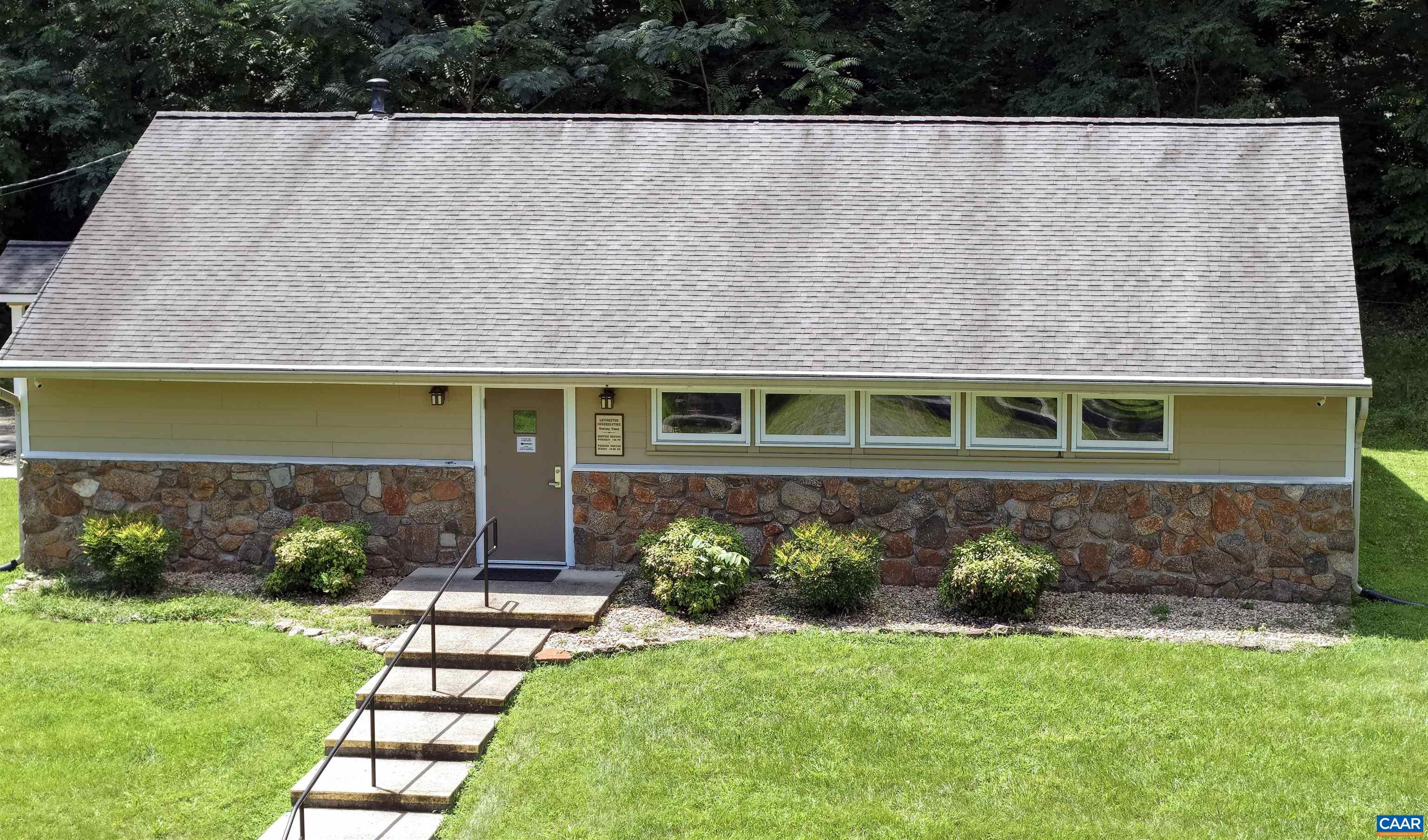 426 EADES LN