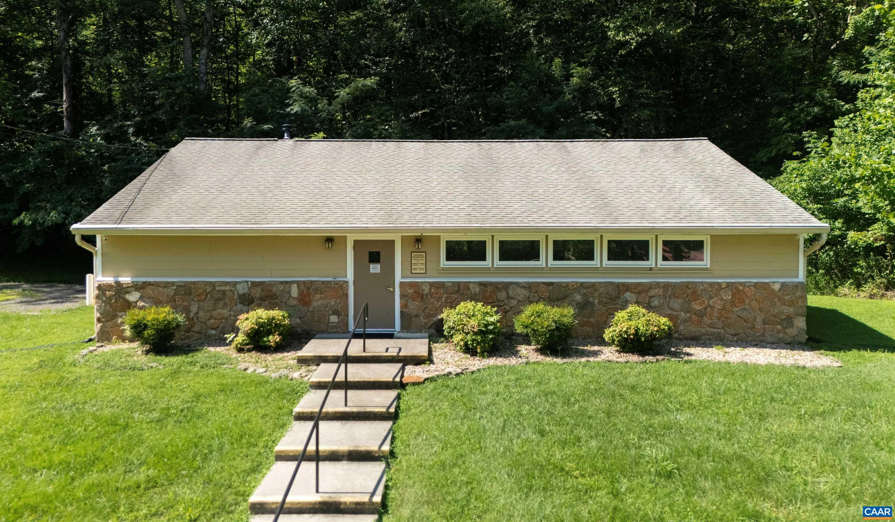 426 Eades Ln