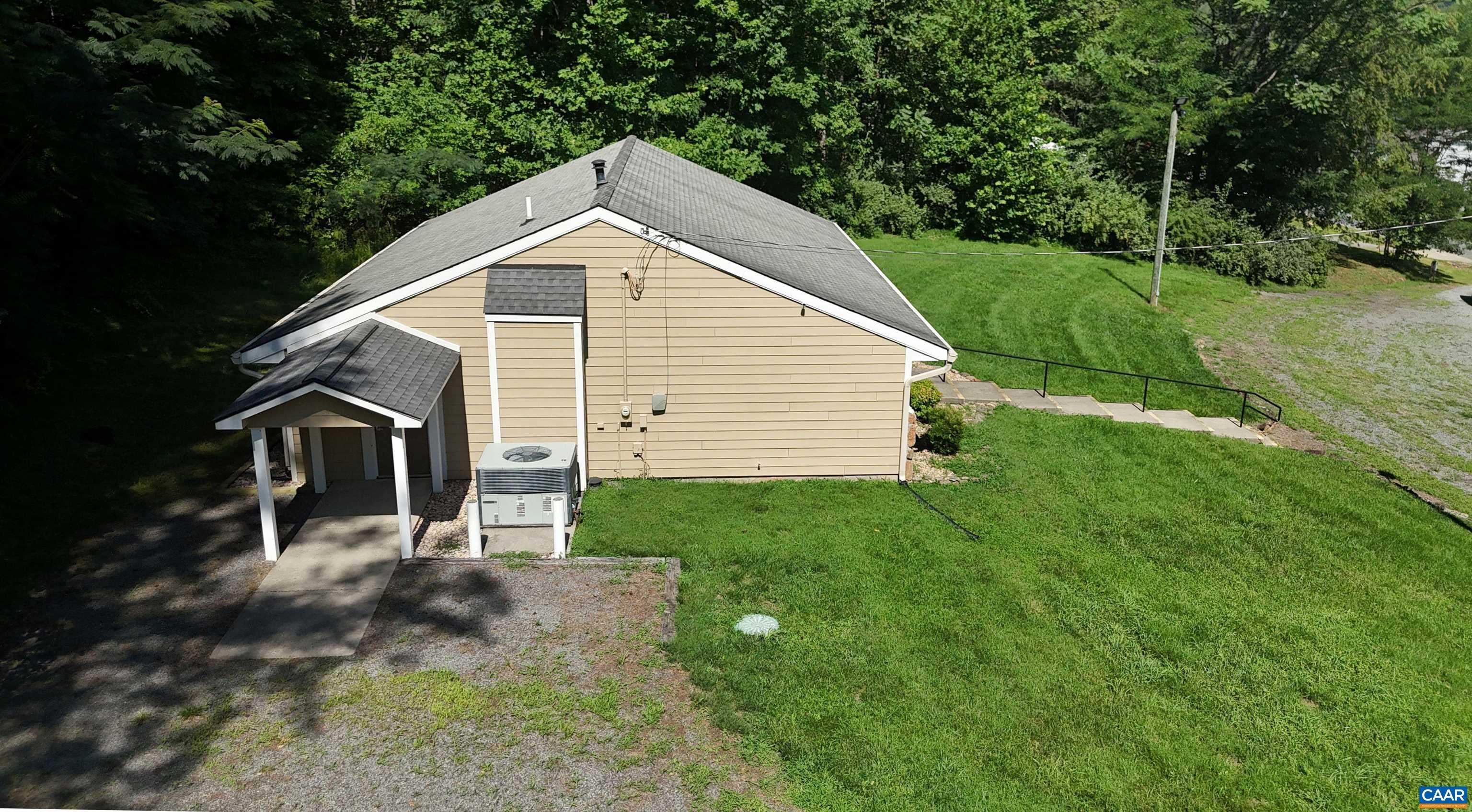 426 EADES LN