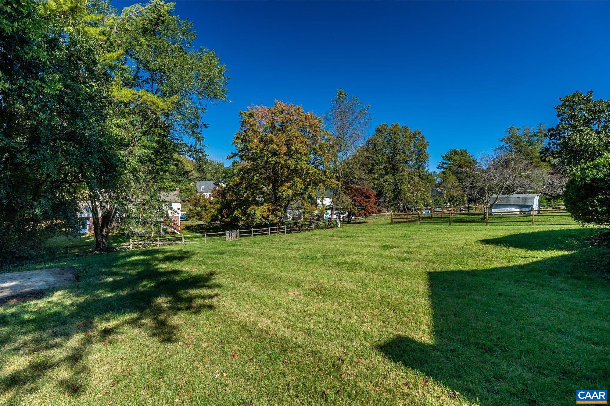 1610 DERBY LN