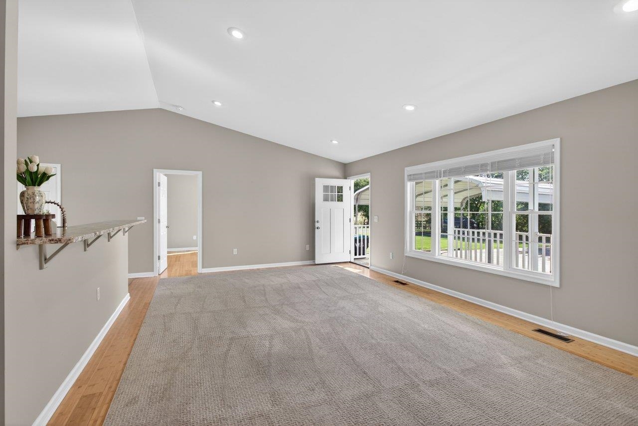 357 SPRINGBROOK RD W