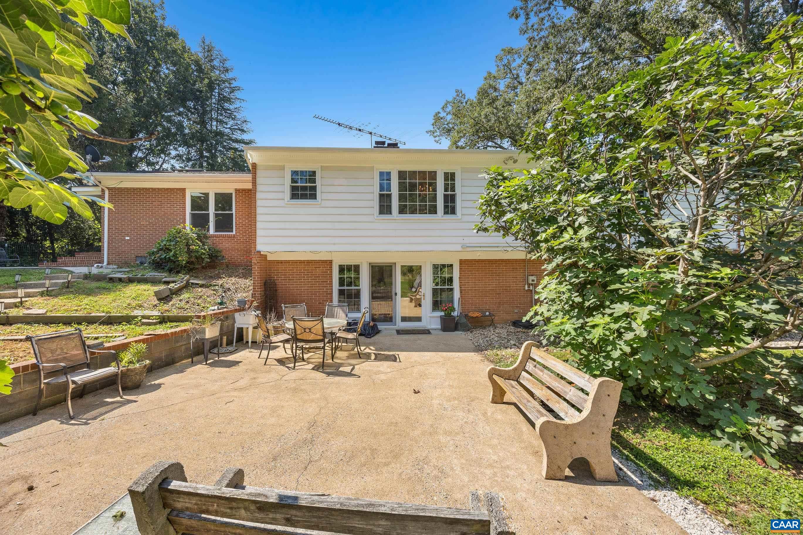 56 PINE LN