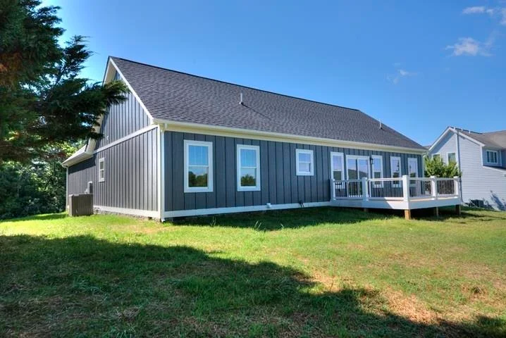 63 Woodridge Ln