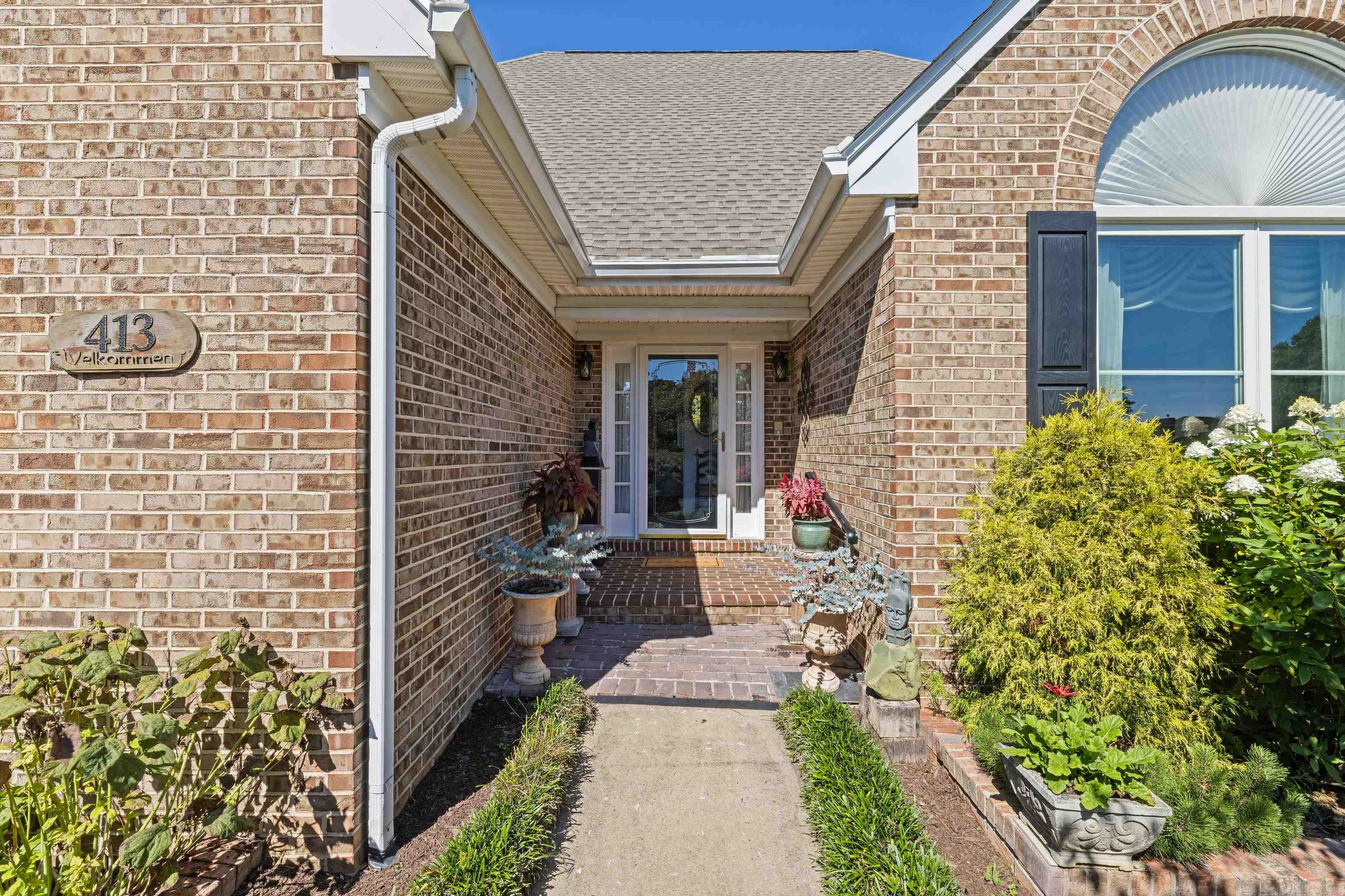 413 PELHAM DR