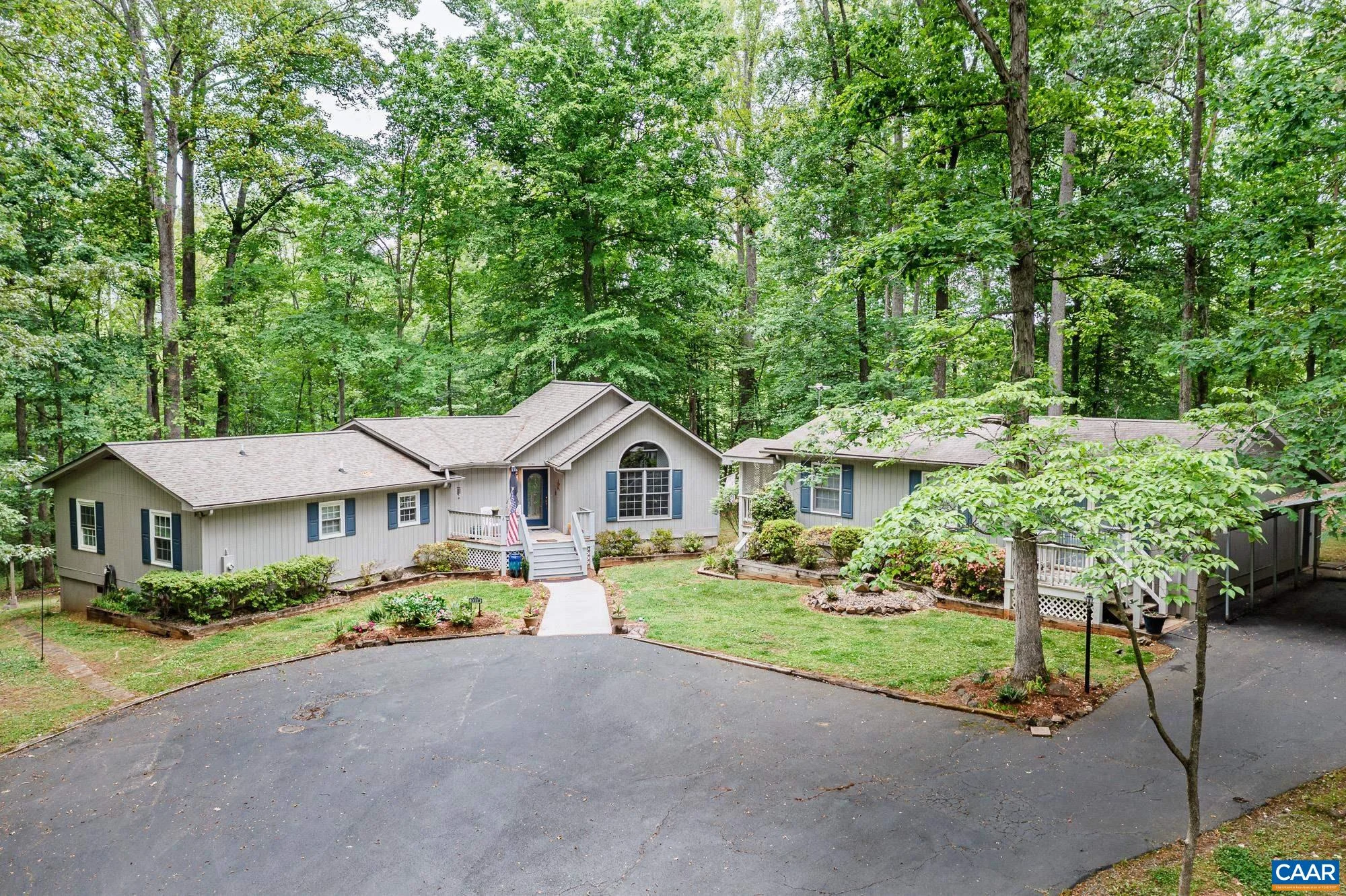 3288 Wooded Acres Ln