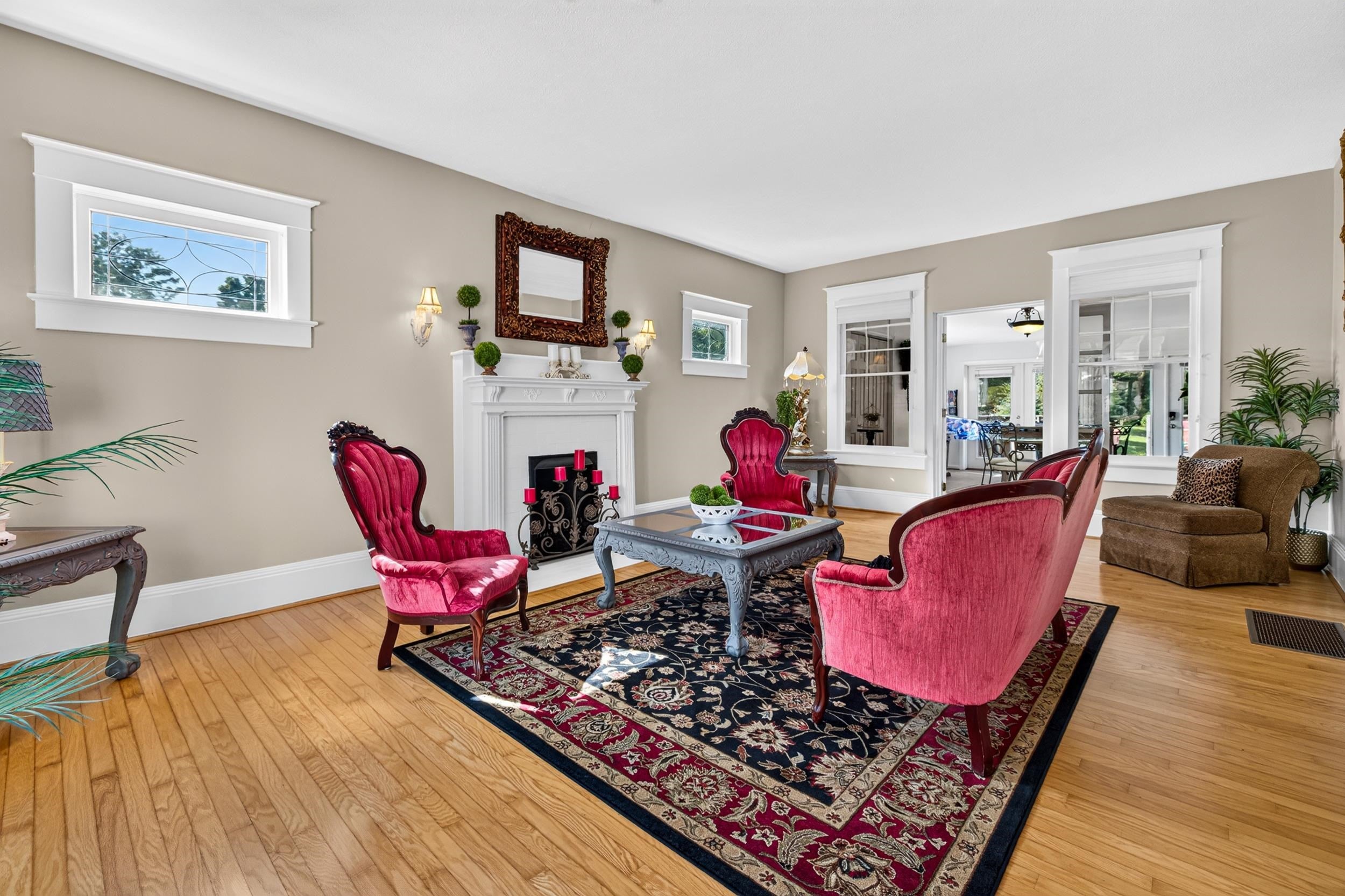 113 MAIN ST W