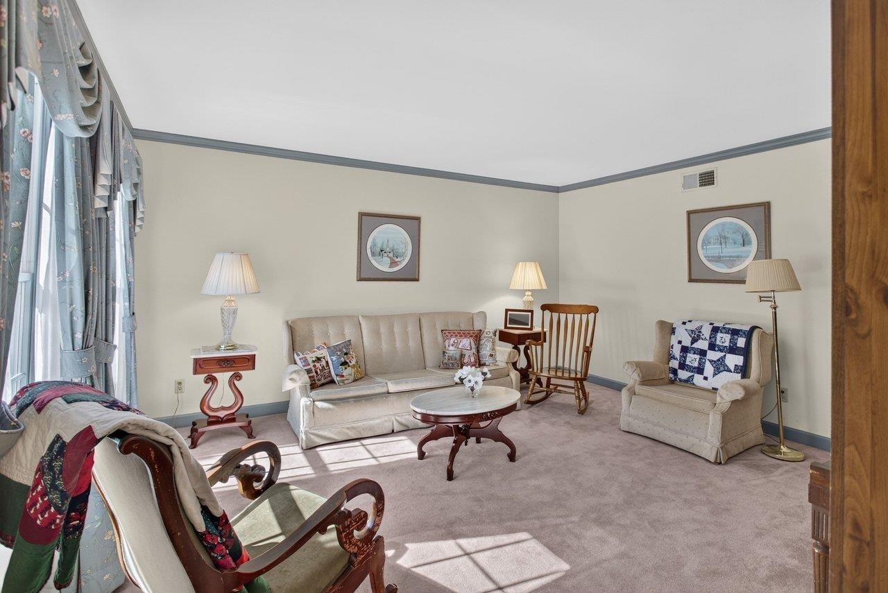 1331 S DOGWOOD DR