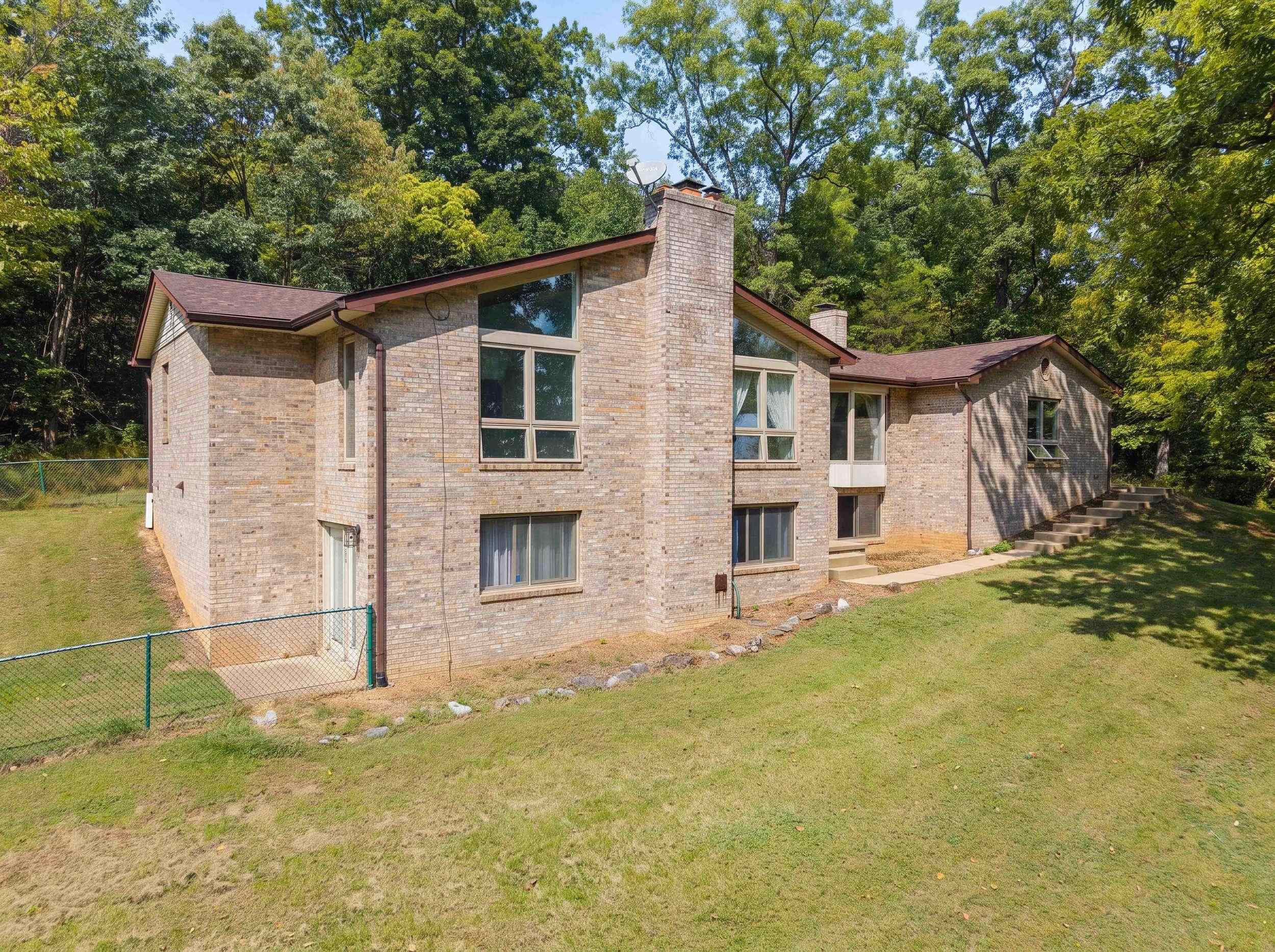 107 FAIRVIEW CIR