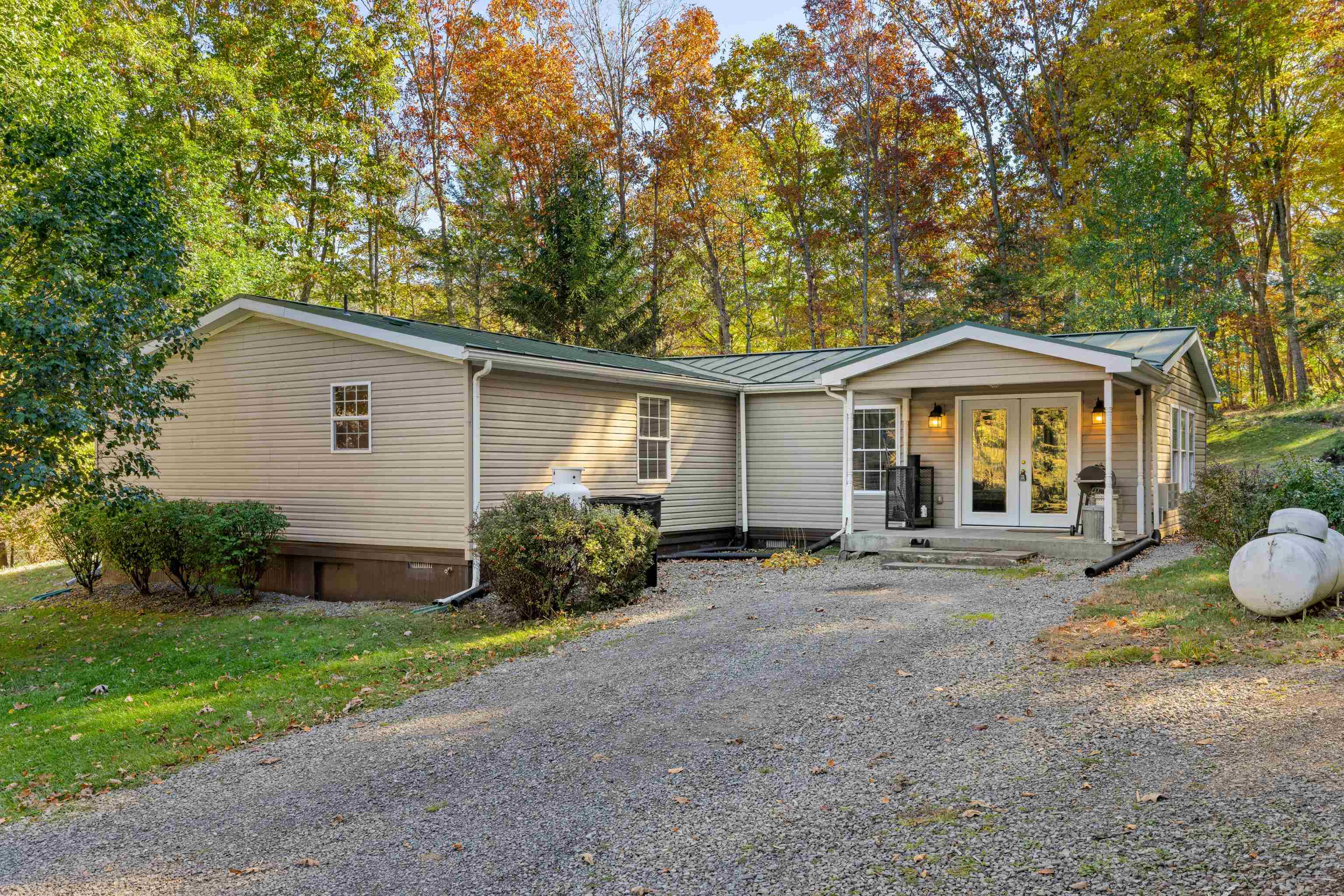 3592 HIGHLAND TPKE
