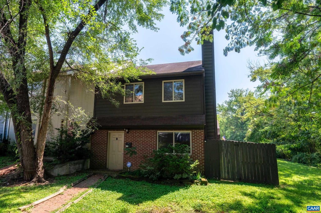 Photo of 147 Woodlake Dr, Charlottesville, VA 22901 (MLS # 681684)