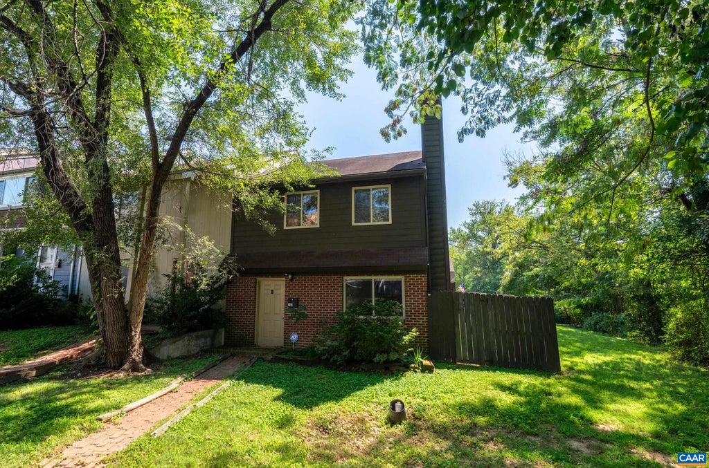Photo of 147 Woodlake Dr, Charlottesville, VA 22901 (MLS # 681684)